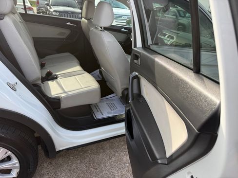 Used 2018 Volkswagen Tiguan SE image 9