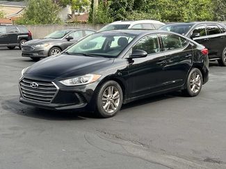 Used 2017 Hyundai Elantra SE FWD video 1