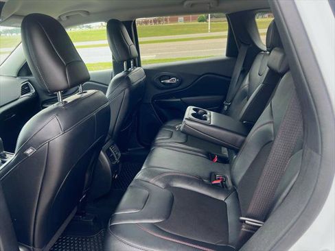 Certified 2022 Jeep Cherokee Trailhawk w/ Comfort/Convenience Group AWD/4WD image 14