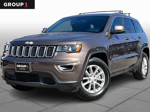 Used 2021 Jeep Grand Cherokee Laredo image 1