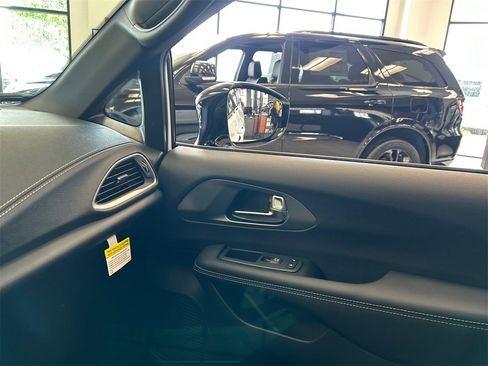 New 2025 Chrysler Pacifica Select image 24