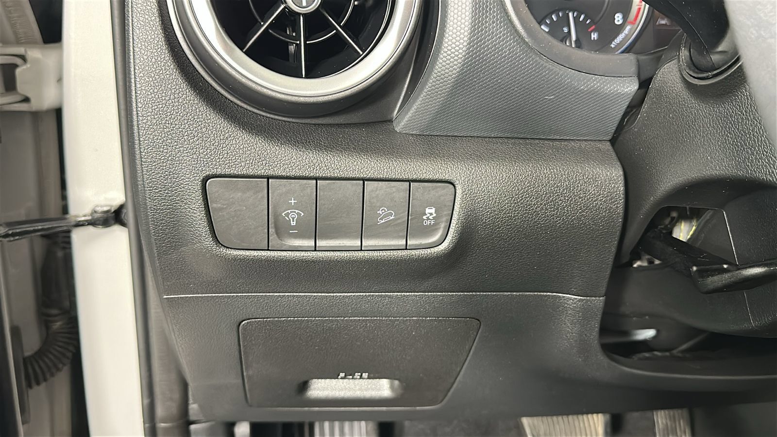 Used 2023 Hyundai Kona SEL w/ Cargo Package AWD/4WD image 23