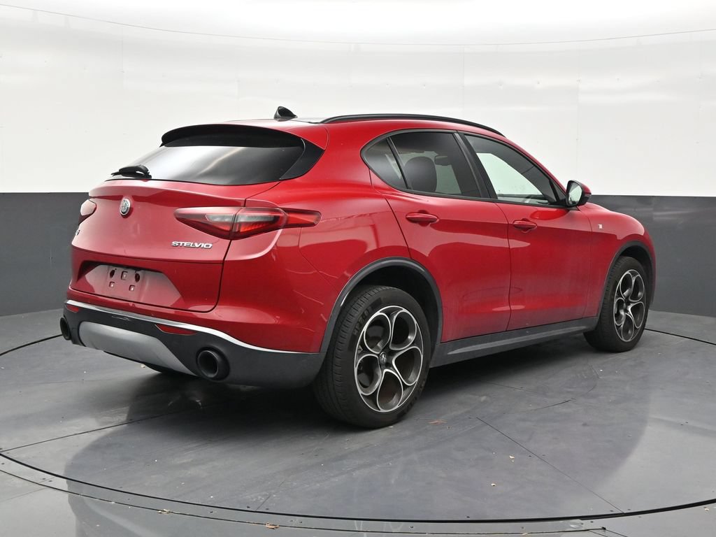 Used 2022 Alfa Romeo Stelvio Ti w/ Active Assist Plus Package AWD/4WD image 5