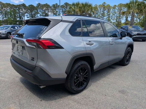 Used 2021 Toyota RAV4 LE AWD/4WD image 4