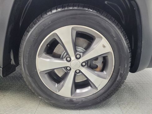 Used 2020 Jeep Cherokee Latitude w/ Quick Order Package 26F North image 31