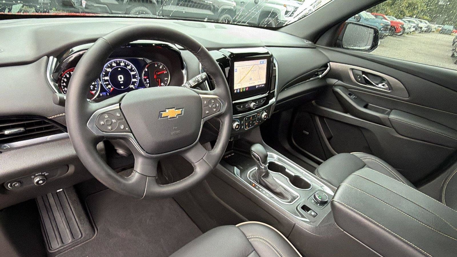Used 2023 Chevrolet Traverse Premier FWD image 4