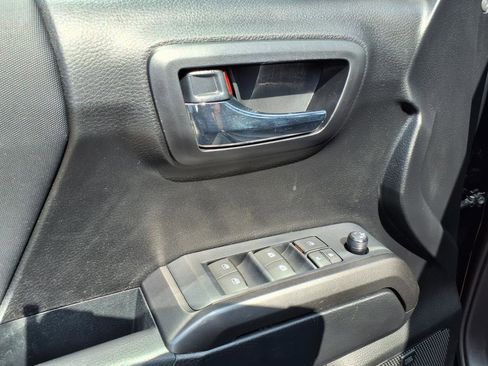 Used 2021 Toyota Tacoma TRD Off-Road w/ TRD Premium Off Road Package image 12