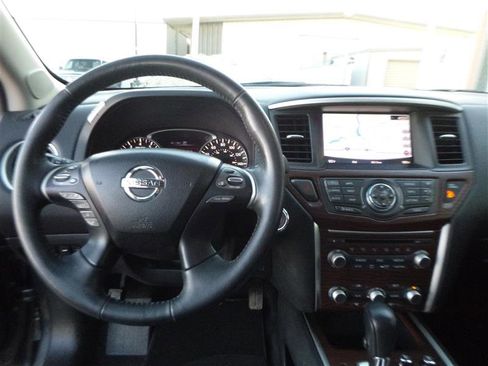 Used 2017 Nissan Pathfinder Platinum w/ Cargo Package image 12