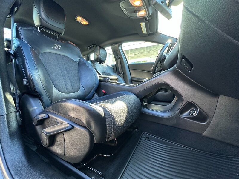 Used 2015 Chrysler 200 S w/ Navigation & Sound Group I FWD image 13