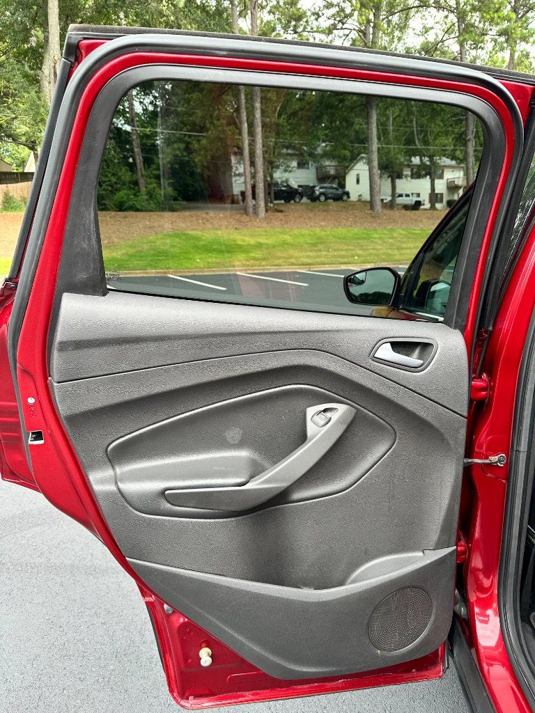 Used 2017 Ford Escape SE FWD image 16