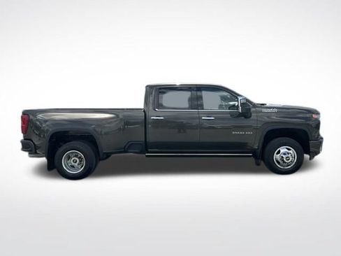 Used 2023 Chevrolet Silverado 3500 High Country w/ Snow Plow Prep/Camper Package AWD/4WD image 17