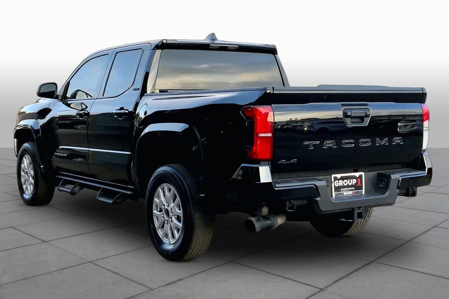 Used 2025 Toyota Tacoma SR5 AWD/4WD image 12