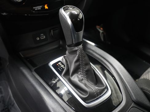 Used 2021 Nissan Rogue Sport SV FWD image 20
