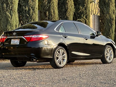 Used 2017 Toyota Camry image 4