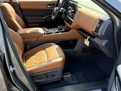 New 2026 Nissan Pathfinder Platinum w/ Cargo Package AWD/4WD image 28