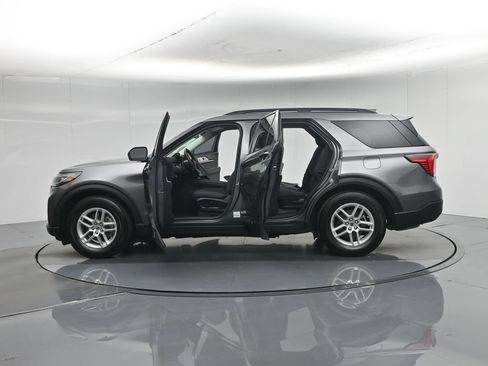 Certified 2025 Ford Explorer Active RWD image 5