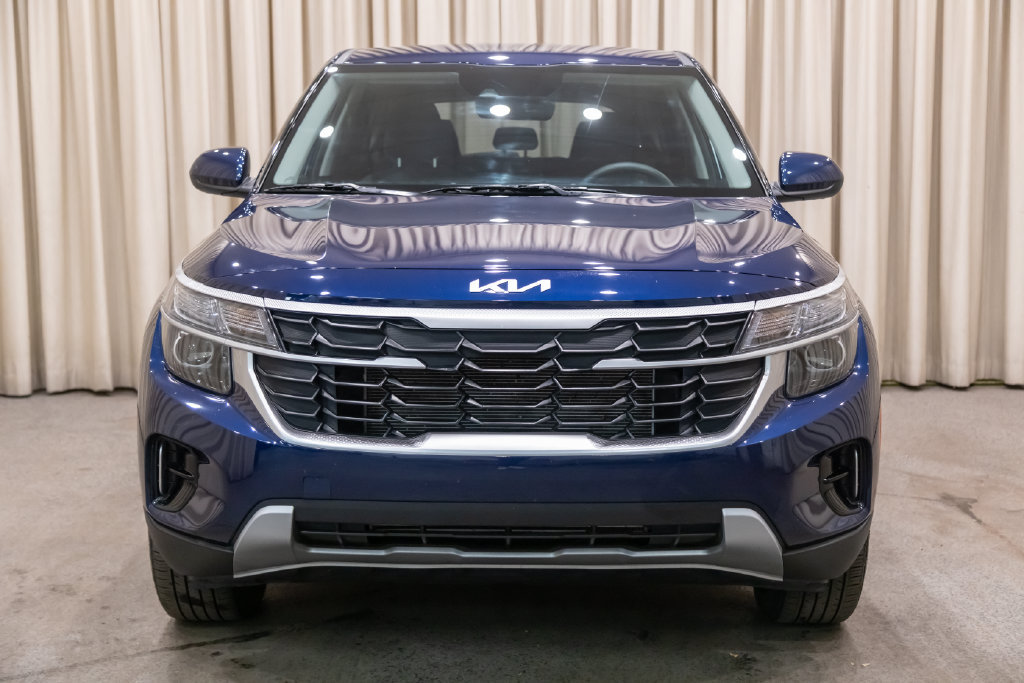Used 2025 Kia Seltos LX AWD/4WD image 3
