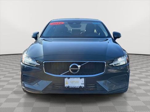 Used 2019 Volvo S60 T6 Momentum w/ Multimedia Package image 2
