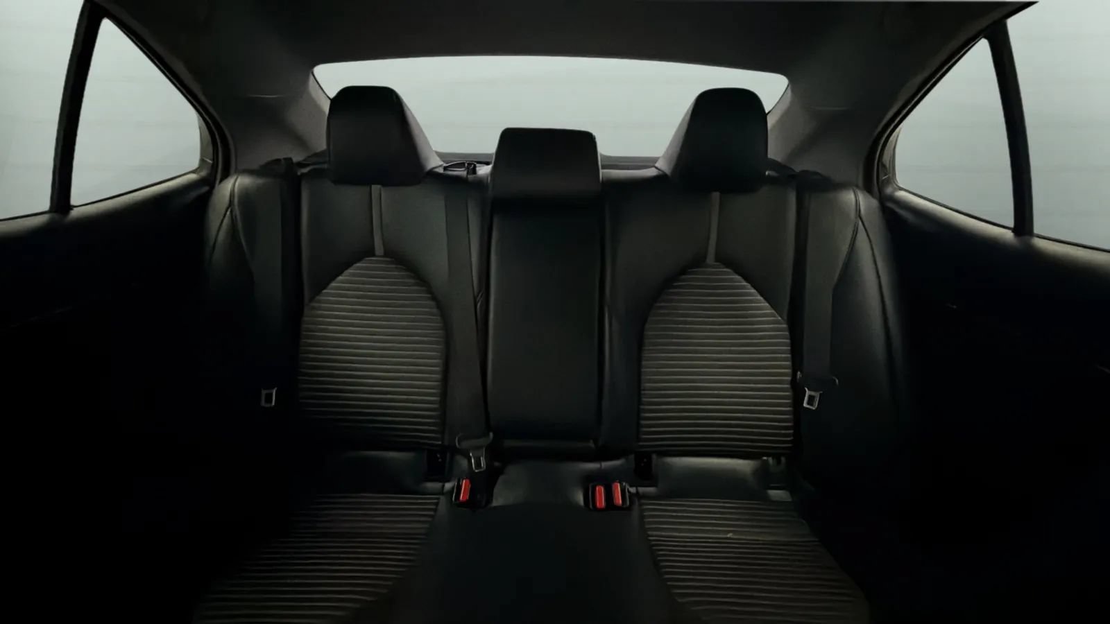 Used 2019 Toyota Camry SE FWD image 19