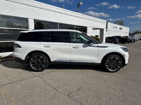 Used 2026 Lincoln Aviator Reserve AWD/4WD image 2