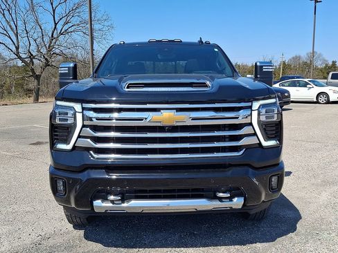Used 2024 Chevrolet Silverado 3500 High Country w/ High Country Premium Package AWD/4WD image 5