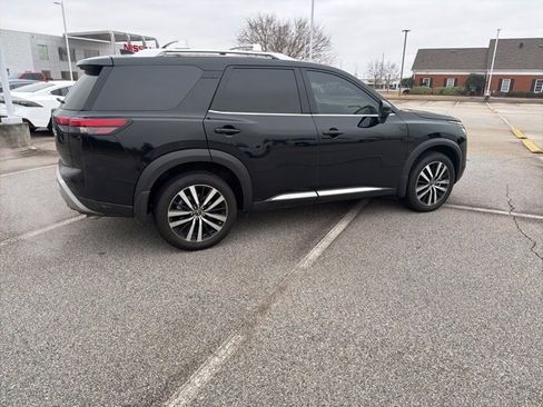 Used 2025 Nissan Pathfinder Platinum image 8
