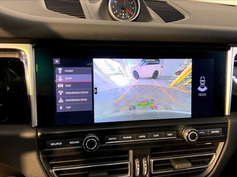 Used 2021 Porsche Macan image 31