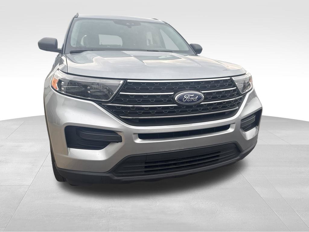 Used 2023 Ford Explorer XLT AWD/4WD image 4