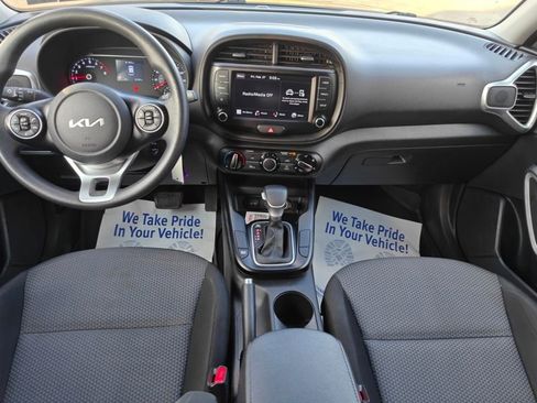 Used 2022 Kia Soul LX image 17