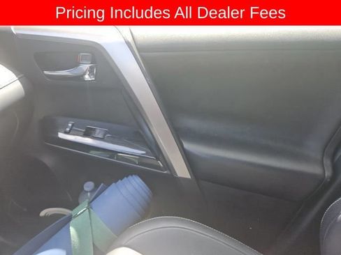 Used 2018 Toyota RAV4 Limited AWD/4WD image 9