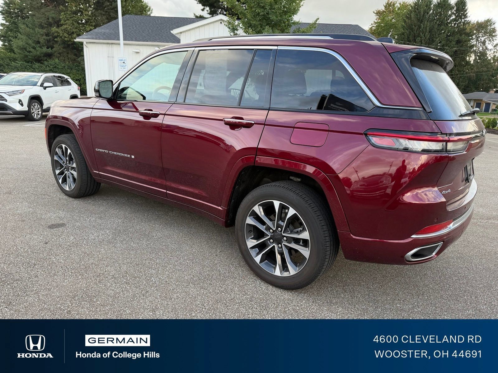Used 2023 Jeep Grand Cherokee Overland AWD/4WD image 10