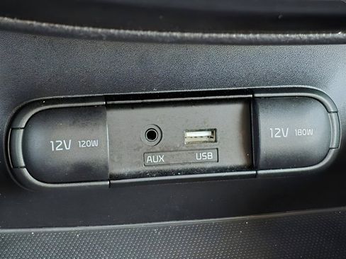 Used 2017 Kia Soul + image 14