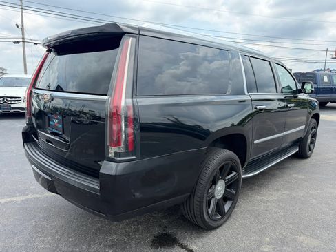 Used 2020 Cadillac Escalade ESV Luxury AWD/4WD image 3
