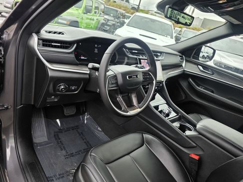 New 2025 Jeep Grand Cherokee Limited w/ Luxury Tech Group II image 10