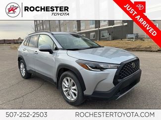 Used 2023 Toyota Corolla Cross LE w/ Moonroof Package video 1