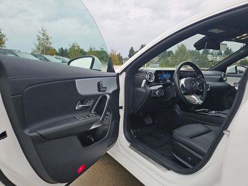 Used 2025 Mercedes-Benz CLA 250 4MATIC image 22