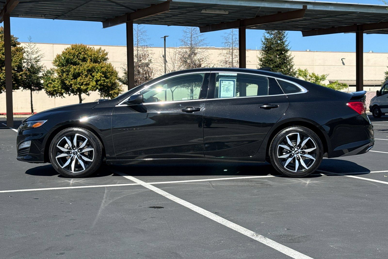 Used 2025 Chevrolet Malibu RS FWD image 14