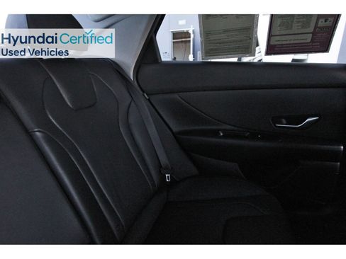Certified 2025 Hyundai Elantra Limited FWD image 15