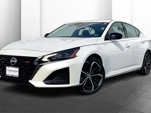 Certified 2024 Nissan Altima 2.5 SR w/ SR Premium Package image 12