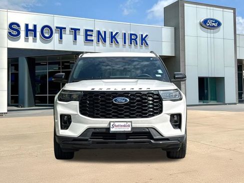 Used 2025 Ford Explorer ST-Line w/ Premium Package AWD/4WD image 2