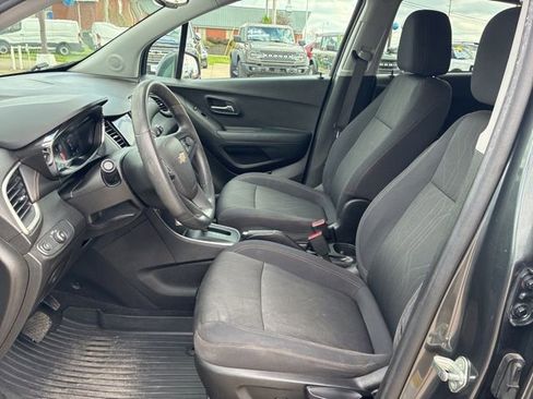 Used 2020 Chevrolet Trax LT FWD image 16