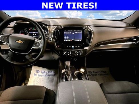 Used 2023 Chevrolet Traverse LT image 7