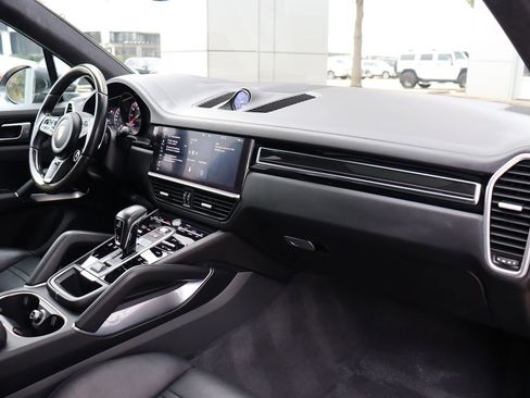 Used 2020 Porsche Cayenne Turbo image 14