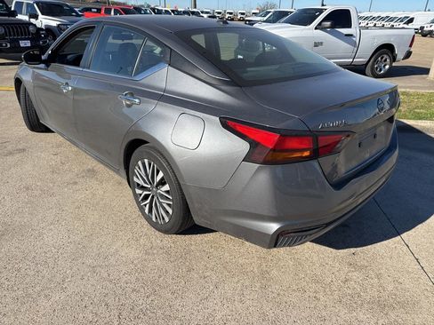 Used 2024 Nissan Altima 2.5 SV image 8