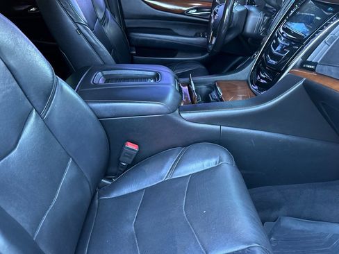 Used 2019 Cadillac Escalade 2WD 4dr image 30