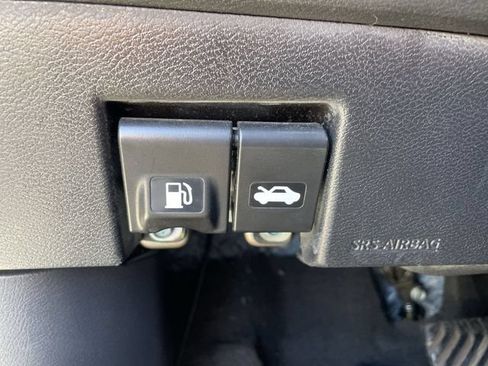 Used 2023 Nissan Versa SV FWD image 17