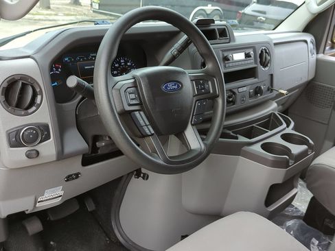 Used 2022 Ford E-450 and Econoline 450 Super Duty RWD image 10