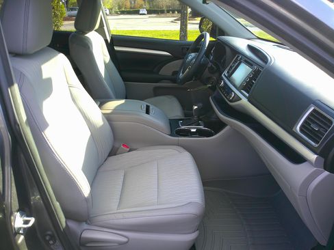 Used 2018 Toyota Highlander Plus image 33