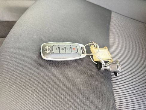 Used 2025 Nissan Sentra SV FWD image 17