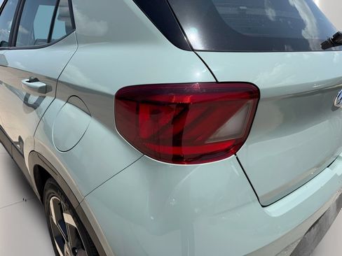 Used 2025 Hyundai Venue SEL FWD image 9